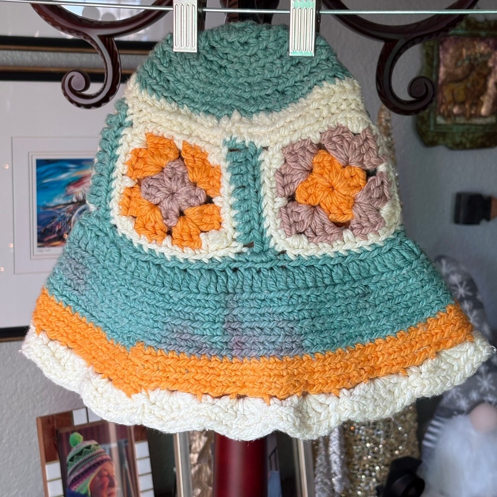 Vintage 1970s‎ Reversible Hand-Crocheted Granny Square Hat